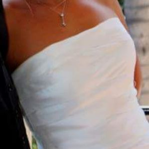 Strapless tiered wedding dress size 8. Fits like a 6